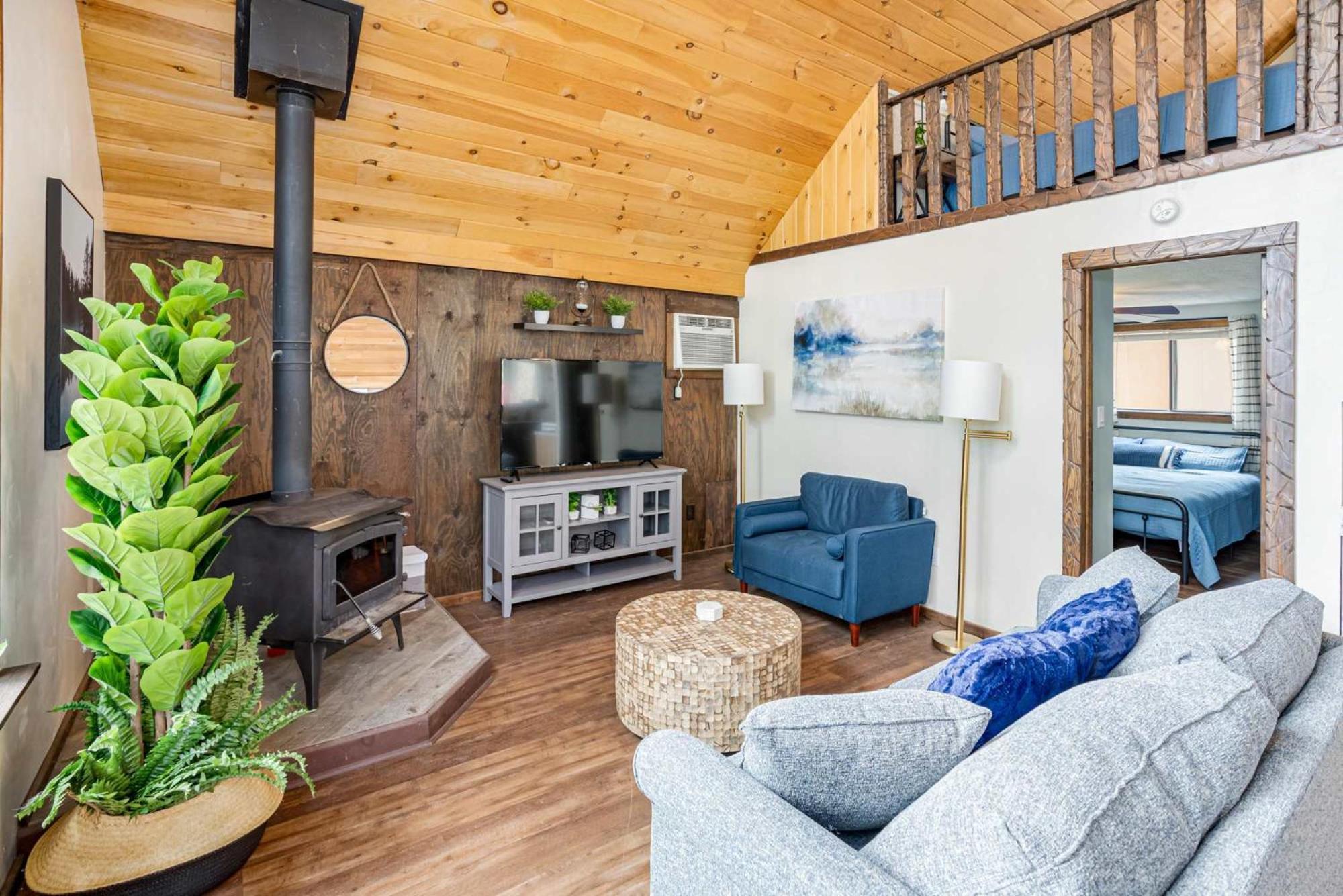 Quaint Loft Cabin W Hot Tub, Firepit, Deck & Grill Hedgesville Exterior photo